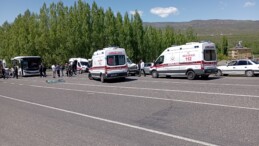 Bingöl’de halk otobüsü ile yolcu minibüsü çarpıştı: 16 yaralı