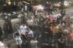 Video- Taciz iddiasıyla dövüp, hastanelik ettiler