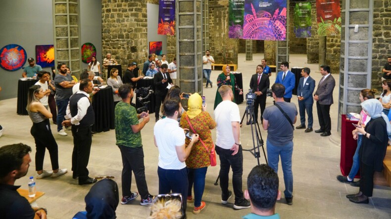 Diyarbakır’da iki sergi sanatseverlerle buluştu