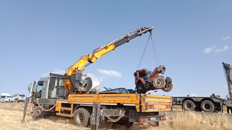 Çınar’daki kazada uçuruma devrilen traktör çıkarıldı