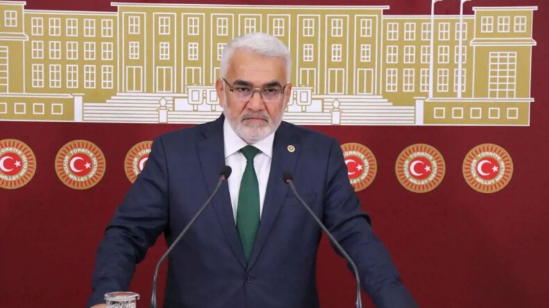 HÜDA PAR Genel Başkanı Yapıcıoğlu, Meclis’teki ilk basın toplantısında “Sivil yeni bir Anayasa” vurgusu yaptı