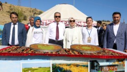 Vali Ali İhsan Su Malazgirt Zaferi kutlamalarına katıldı