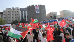 Memur-Sen’li Kadınlardan Diyarbakır’da ‘Soykırıma Dur De’ Mitingi