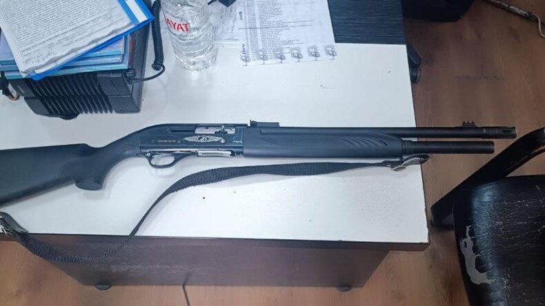 Husumetli Ailelerin Mahkemesi İçin Adliye Çevresinde Görev Alan Polis, 5 Silah Ele Geçirdi