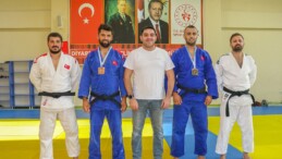İşaret Dili Öğrenerek Eğittikleri İşitme Engelli Sporcular, Türkiye Şampiyonu Oldu