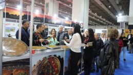 İzmir Fuarı’nda Vatandaşlara Diyarbakır Kadayıfı İkram Edildi