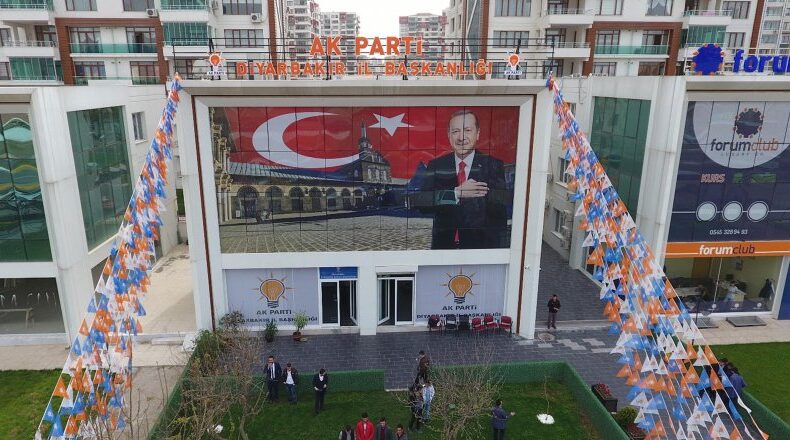 AK Parti’nin Diyarbakır’daki İlçe Belediye Başkan Adayları Belli Oldu