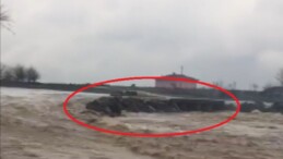 Diyarbakır’da Dere Taştı, Ev Ve Ahırları Su Bastı