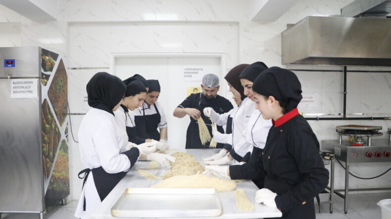 Piyasada 500 TL Civarında Satılan Kadayıf, Bu Atölyede 200 TL’ye Satılıyor