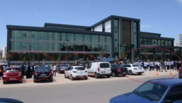 Diyarbakır’da 2 Sendika, Açıklamalarını 5 Dakika Arayla Aynı Yerde Yaptı!