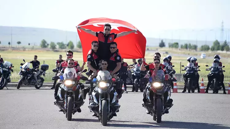 Diyarbakır’da Motosikletli ‘Yunus’ Polislerin 10. Dönem Mezuniyeti Gerçekleşti