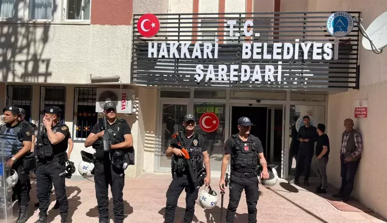 Hakkari Belediyesi Eşbaşkanı Gözaltına Alındı, Yerine Kayyum Atandı