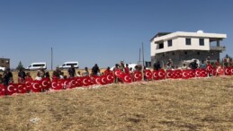 Diyarbakır’da Jandarmadan Çocuklara Türk Bayraklı Uçurtma