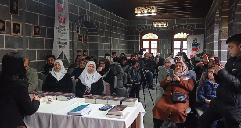 Diyarbakırlı Yazar Noyan, İmza Günü Etkinliği Düzenledi