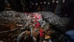 Diyarbakır’da Depremde Ölenler, Enkazın Kaldırıldığı Alanda Anıldı