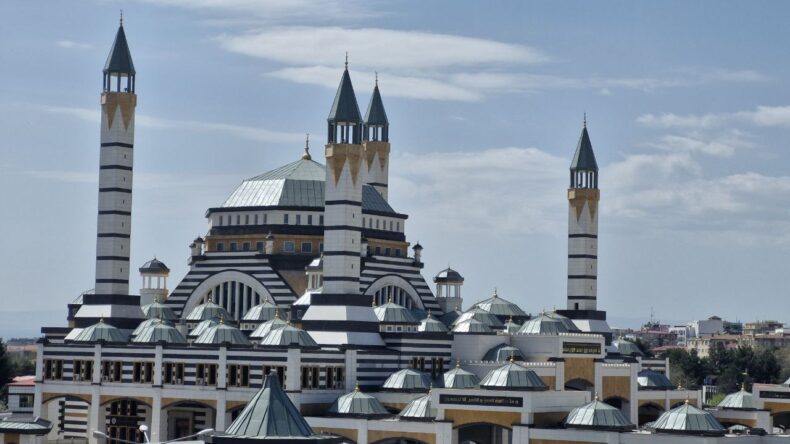 Diyarbakır ve ilçelerinde bayram namazı saatleri belli oldu