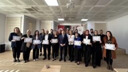 Tüm Öğrencilerini Evinde Ziyaret Eden 19 Öğretmene Başarı Belgesi Verildi