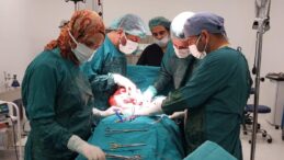 Çermik Devlet Hastanesinde 35 Santimlik Miyom Çıkarıldı