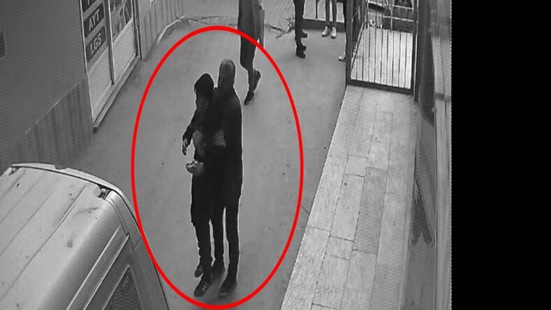 Diyarbakır’da Emekli öğretmen, nefes borusuna et kaçan çocuğu ‘Heimlich’ manevrasıyla kurtardı; o anlar kamerada