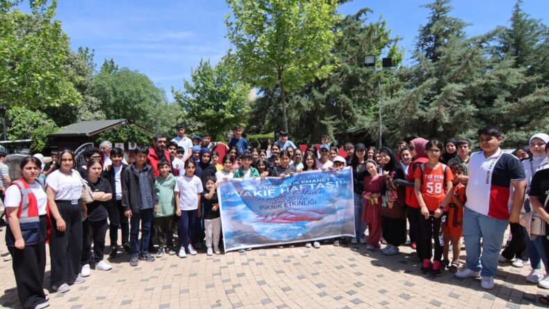 Vakıflar Bölge Müdürlüğü, Burslu 120 Öğrenci Ve Ailelerine Kültürel Gezi Düzenledi