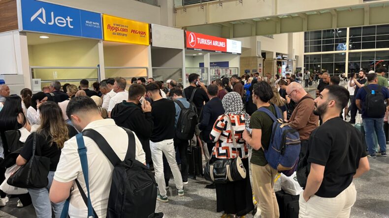 Diyarbakır Havalimanı pistinde çatlak tespit edildi