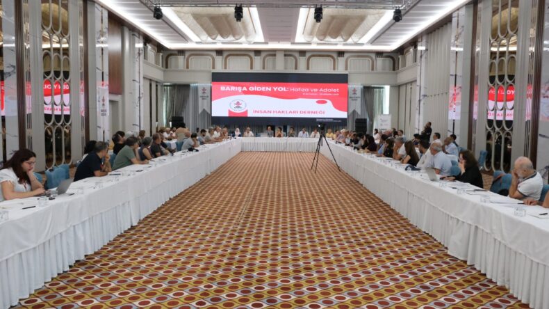 Şehit Aileleri İle PKK’lıların Aileleri Diyarbakır’da Buluştu