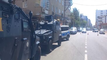 Diyarbakır’da aile içi şiddet ihbarına giden ve 3 polisi yaralayan şüpheli tutuklandı