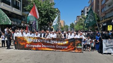Diyarbakır’da Leman dergisi protesto edildi