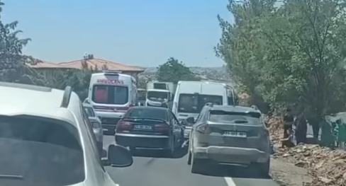 Diyarbakır-Silvan Yolunda 3 araç çarpıştı: trafik felç oldu.