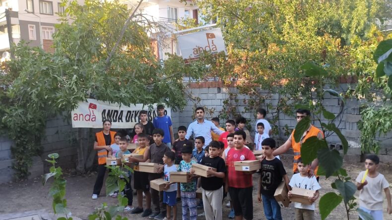 ANDA Diyarbakır’dan Öğrencilere Destek: 100 Çocuğa Ayakkabı Dağıtıldı