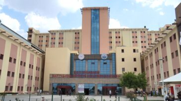 Gazi Yaşargil Hastanesi’nde Tavan Çöktü: 1 İşçi Ağır Yaralı