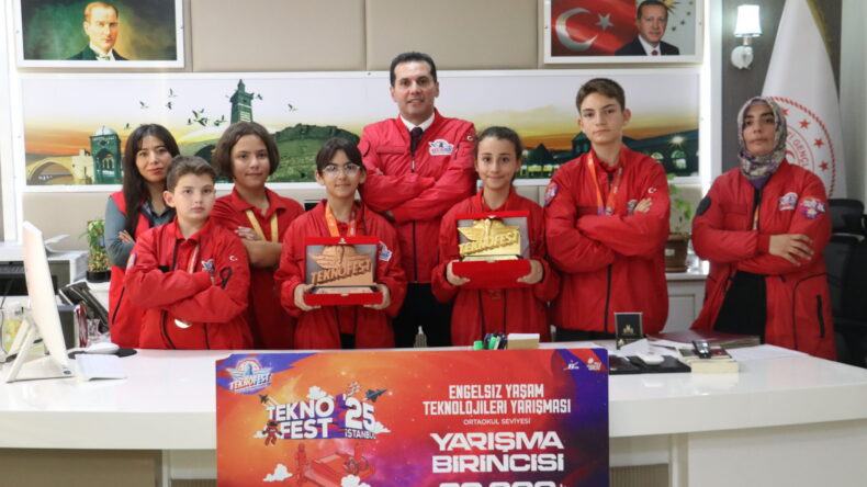 TEKNOFEST Birincisi Diyarbakırlı Öğrenciler, Aldıkları Ödülün Bir Kısmını Gazze’ye Bağışladı