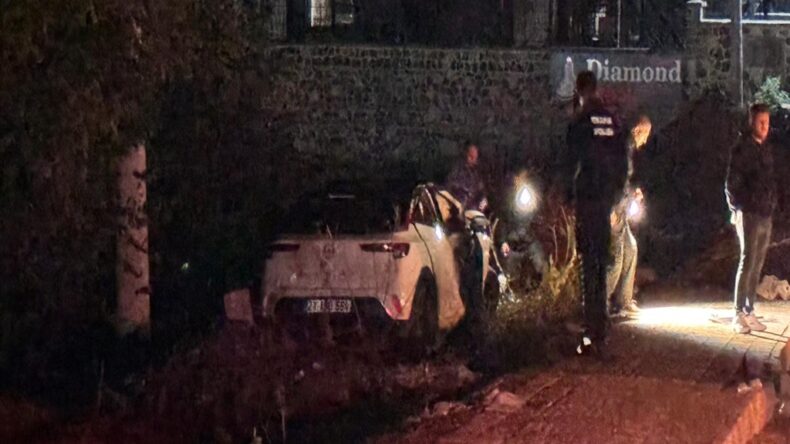 Uygulama Noktasından Kaçan Uyuşturucu Yüklü Otomobil, 3 Araca Çarptı: 7 Yaralı