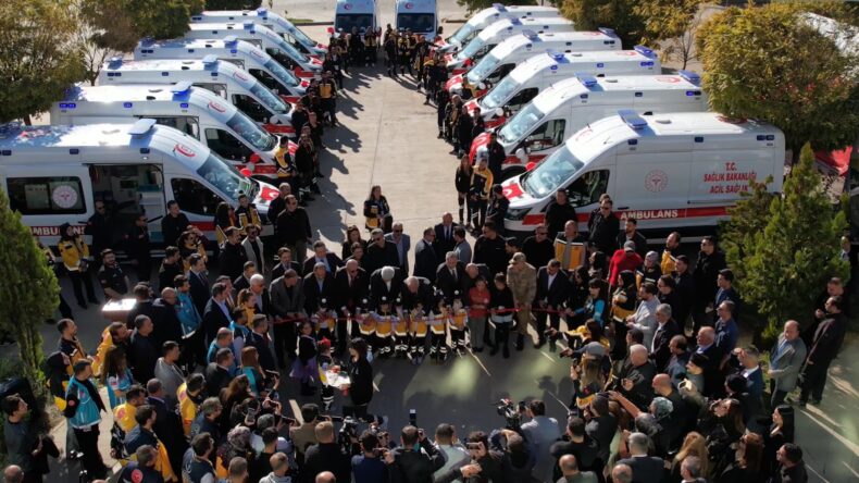 Diyarbakır’da 15 Yeni Kara Ambulansı Törenle Hizmete Girdi