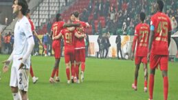 Kart Çıkmayan Maçta Amedspor, Adana Demirspor’u 7-0 Yendi