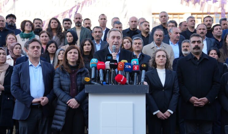 Diyarbakır’da Konuşan Bakırhan; “Sadece Ahmet’ler Yetmez, Tüm Belediye Başkanları Göreve İade Edilsin”