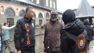 Diyarbakır’da Turizm Polisi, Bayramda Kente Gelen Turistlere 7 Dilde Hizmet Veriyor