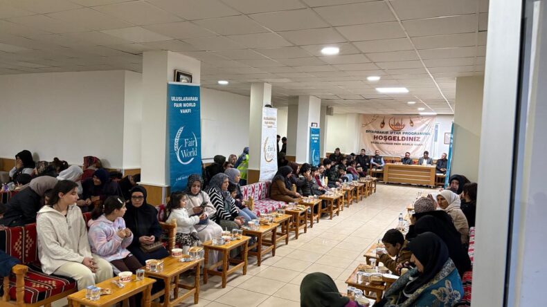 Fair World, Diyarbakır’da İhtiyaç Sahipleriyle İftarda Buluştu, Koli Yardımı Yaptı