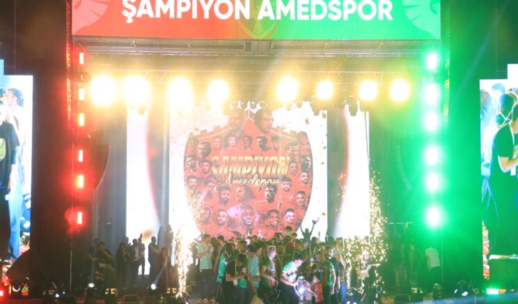 Süper Lig’e Yükselen Amedspor, Şampiyonluk Kupasını Aldı