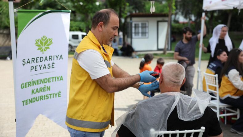 Kayapınar Belediyesi’nden Seyyar Sağlık Ve Tıraş Hizmeti