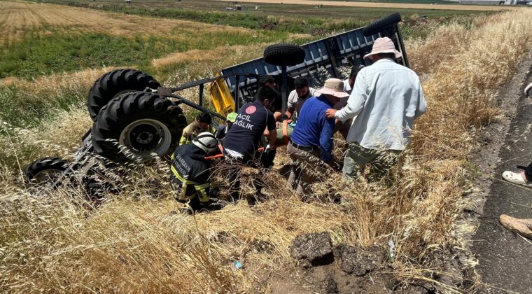 Traktör Kazasında Yaralanan Sürücüyü İtfaiye Ekipleri Kurtardı