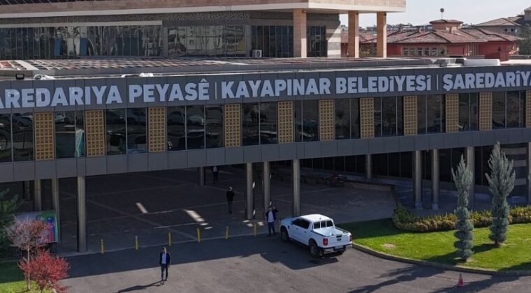 Kayapınar Belediyesi, Rahmi Koç’un Sözleri Nedeniyle Otosan Araç Alımını İptal Etti