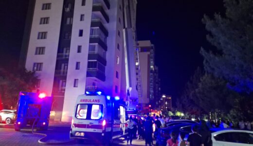 Diyarbakır’da Binanın Havalandırma Boşluğundan Çıkan Yangın Söndürüldü