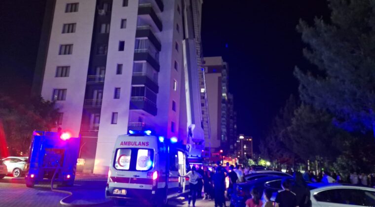 Diyarbakır’da Binanın Havalandırma Boşluğundan Çıkan Yangın Söndürüldü