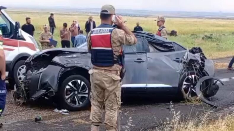 Nişan Dönüşü Kazasında 2 Kişi Öldü, Bir Yakını Da Kalp Krizinden Yaşamını Yitirdi