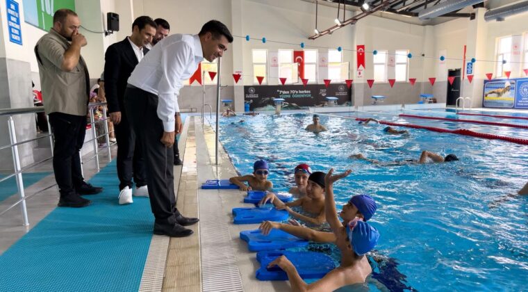 Çınar’da Spor Tesislerini Gezen Yeni Kaymakam Güngör, Sporcularla Buluştu